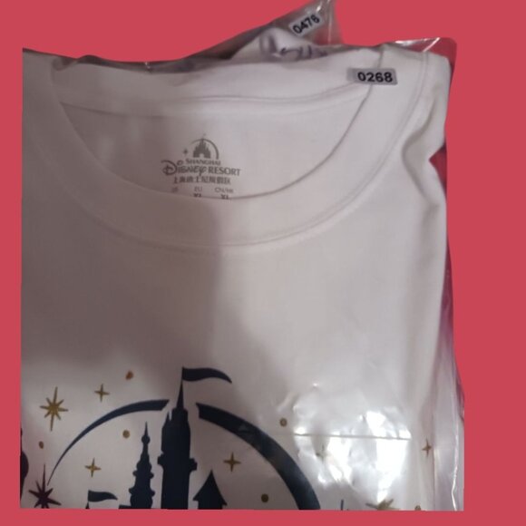 Shanghai Disney Resort T-Shirt With Skyline & Castle Design wht/blue/gold XLarge - Picture 15 of 15